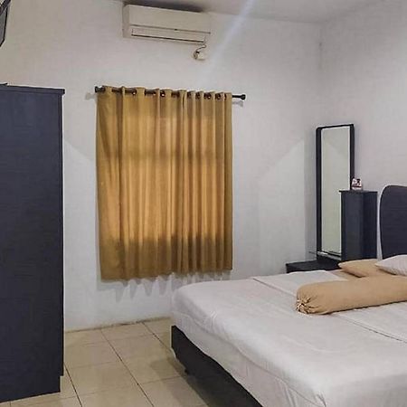 Graha Ht Sumantri Mitra Reddoorz Hotel ตาซิกมาลายา ภายนอก รูปภาพ