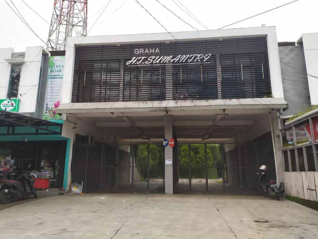 Graha Ht Sumantri Mitra Reddoorz Hotel ตาซิกมาลายา ภายนอก รูปภาพ