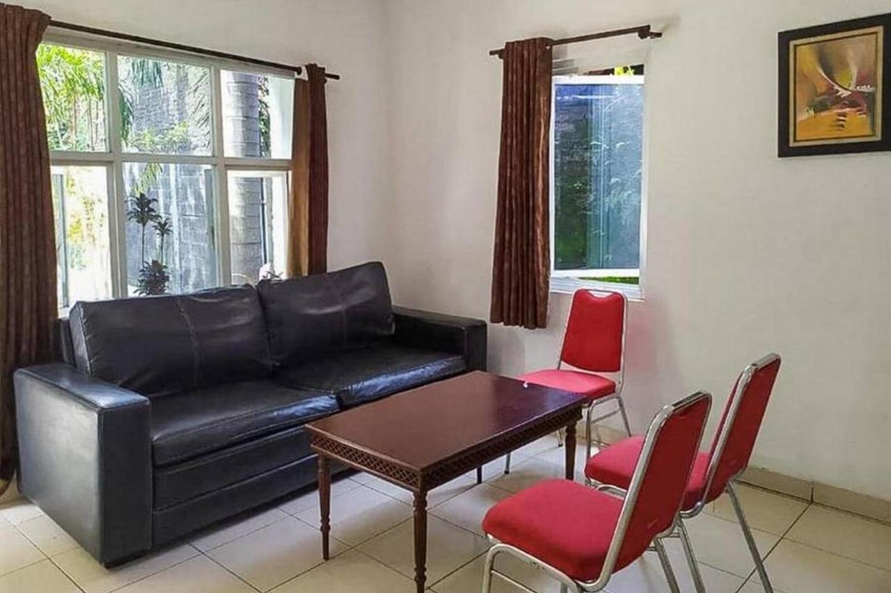 Graha Ht Sumantri Mitra Reddoorz Hotel ตาซิกมาลายา ภายนอก รูปภาพ